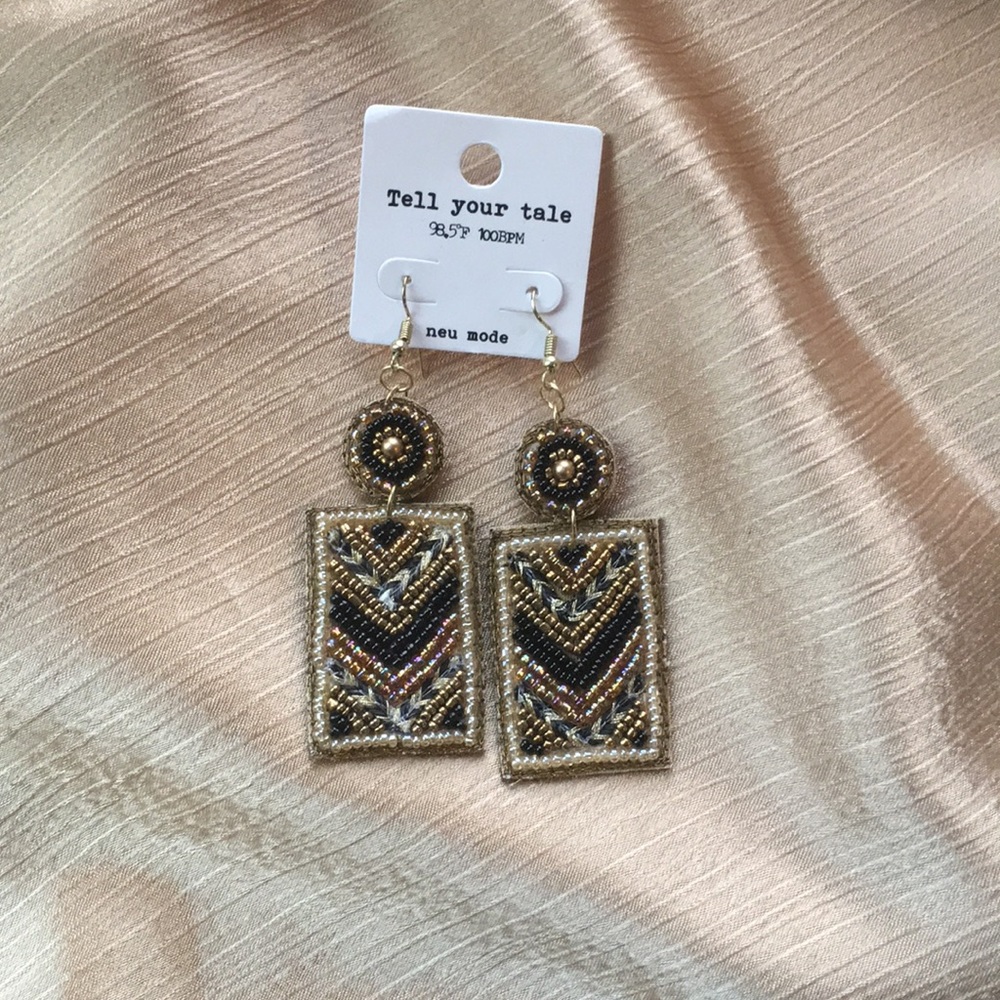 Black and Gold beads earring.